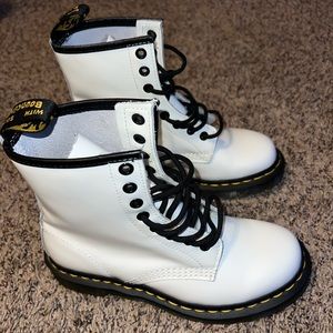 White Doc Marten boots! size 6! worn only when i tried them on in store!